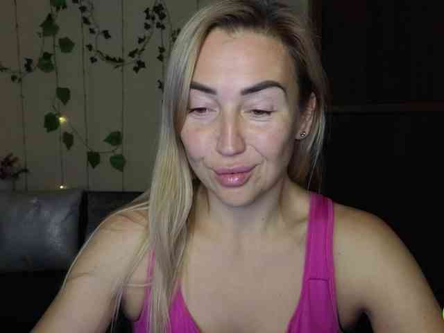 Jullyblondkiss webcam