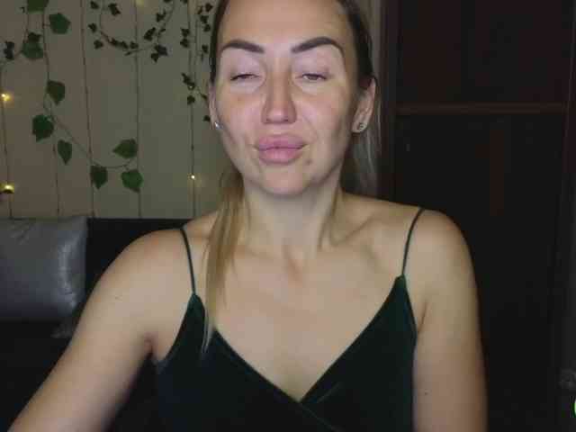 Jullyblondkiss webcam