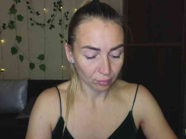 Jullyblondkiss webcam