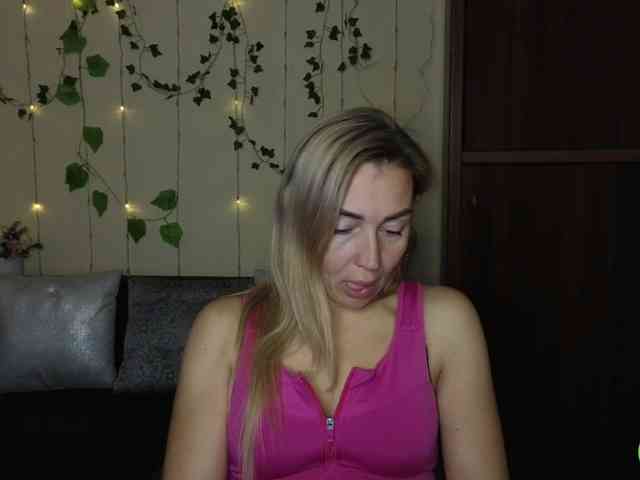 Jullyblondkiss webcam
