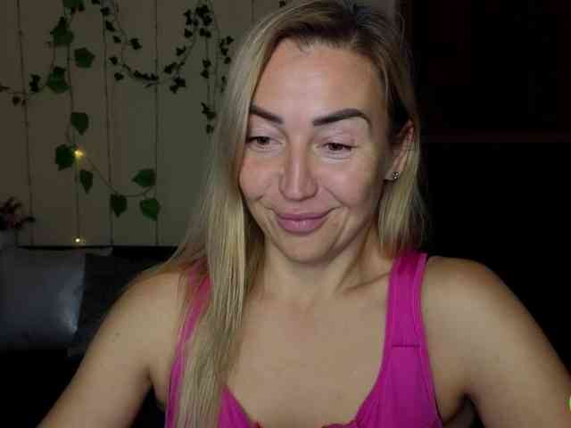 Jullyblondkiss webcam