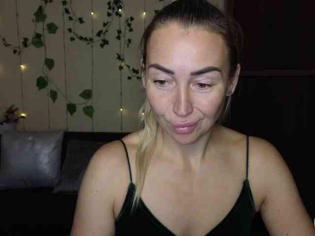 Jullyblondkiss webcam