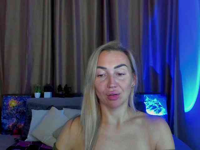 Jullyblondkiss webcam