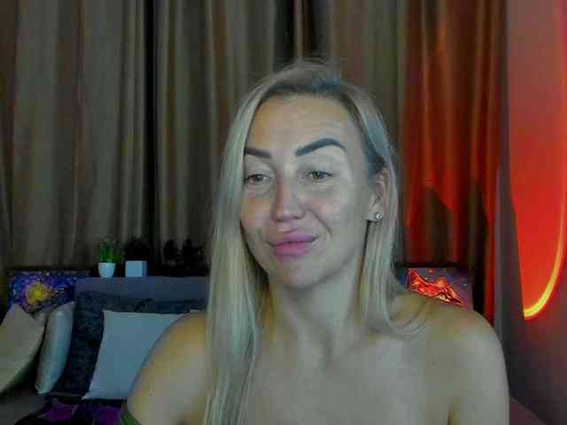 Jullyblondkiss webcam