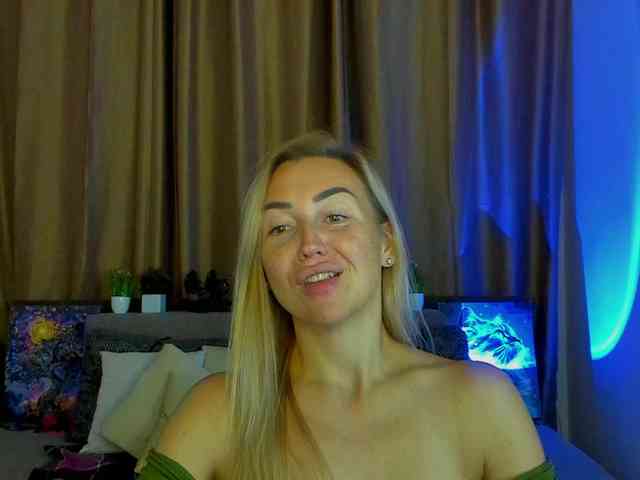 Jullyblondkiss webcam