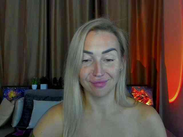 Jullyblondkiss webcam