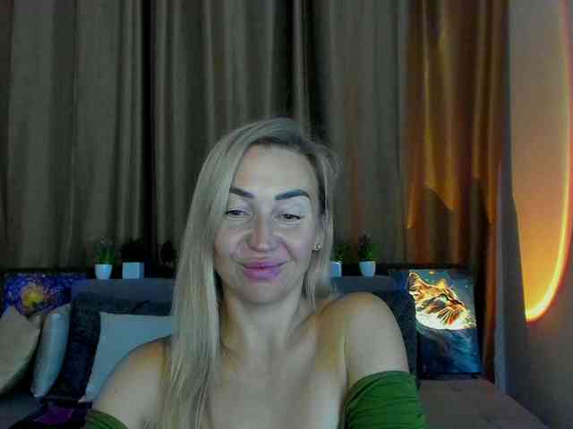 Jullyblondkiss webcam