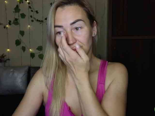 Jullyblondkiss webcam