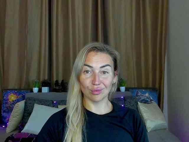 Jullyblondkiss webcam