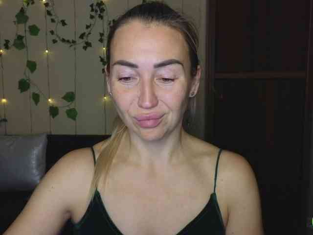 Jullyblondkiss webcam