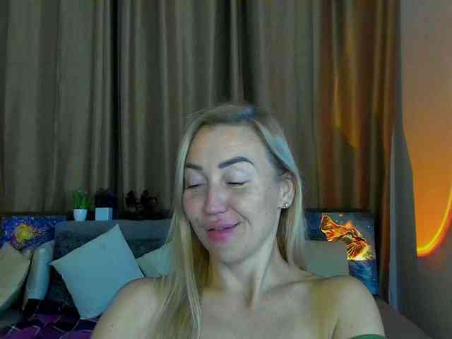 Jullyblondkiss webcam