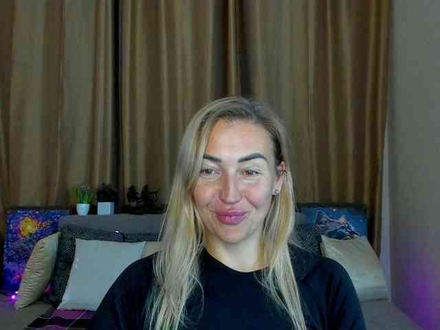 Jullyblondkiss webcam