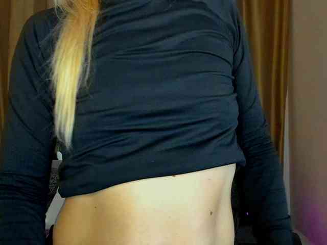 Jullyblondkiss webcam