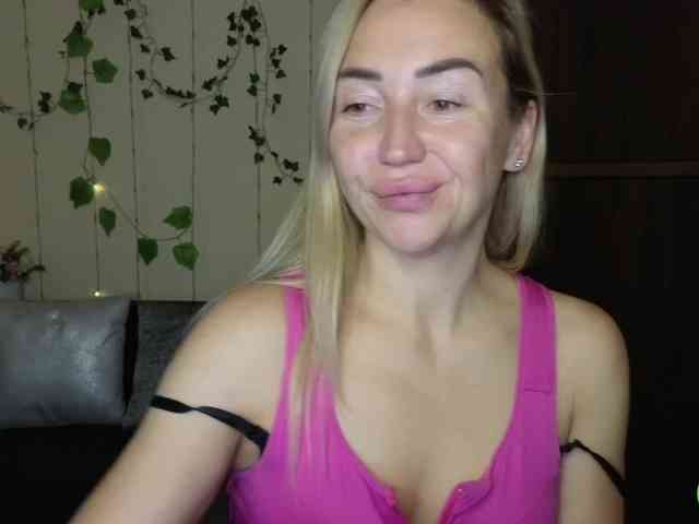 Jullyblondkiss webcam