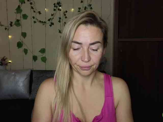 Jullyblondkiss webcam