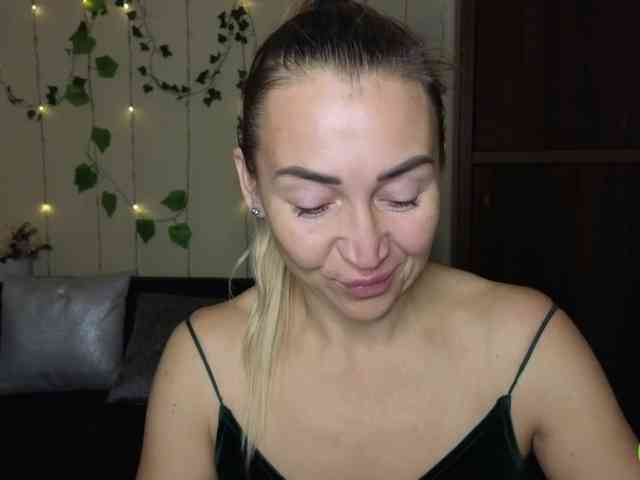 Jullyblondkiss webcam