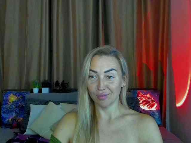 Jullyblondkiss webcam