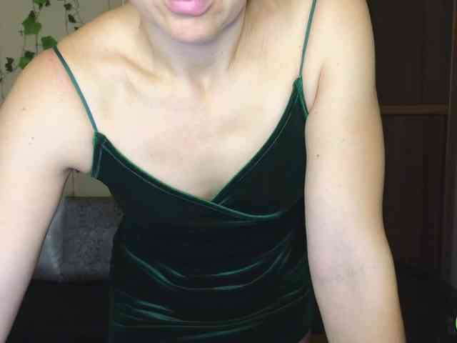 Jullyblondkiss webcam