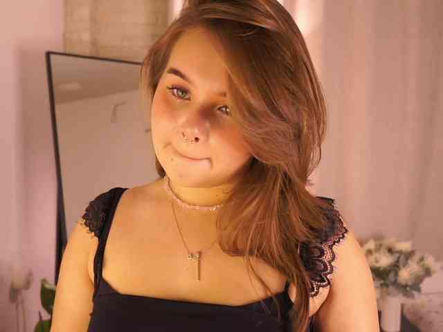 YesImAnna webcam