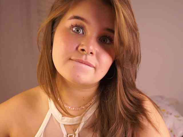 YesImAnna webcam