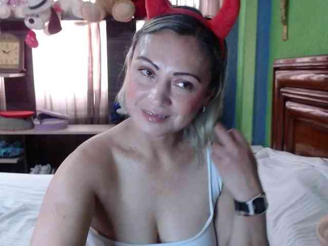 Charlizetheron1 webcam