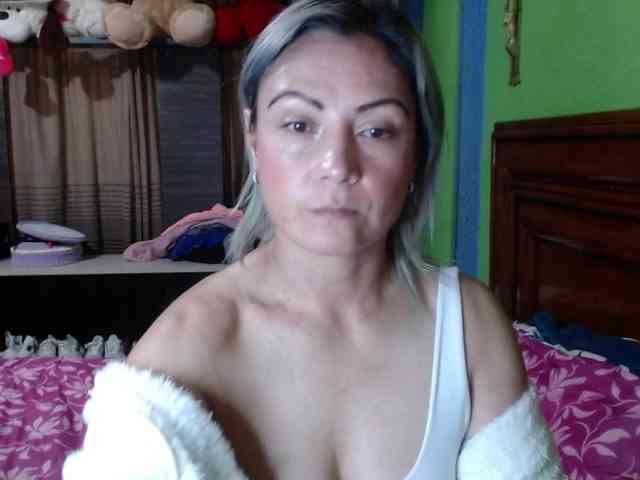 Charlizetheron1 webcam