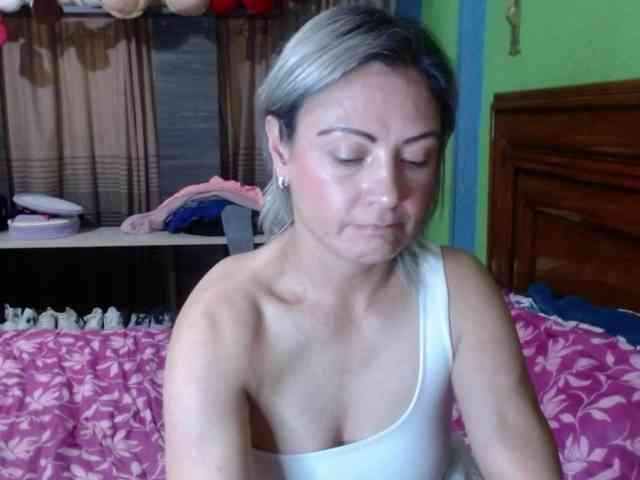 Charlizetheron1 webcam