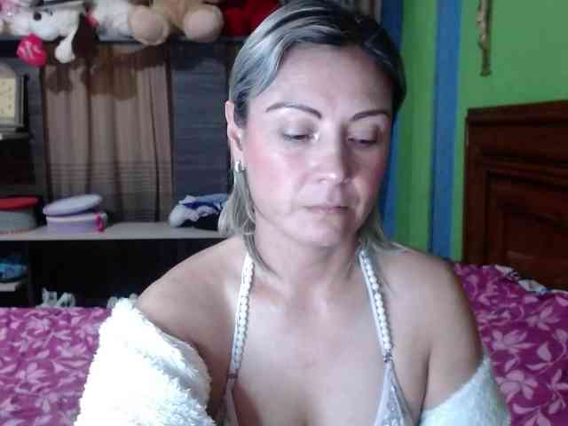 Charlizetheron1 webcam