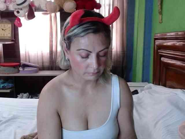 Charlizetheron1 webcam