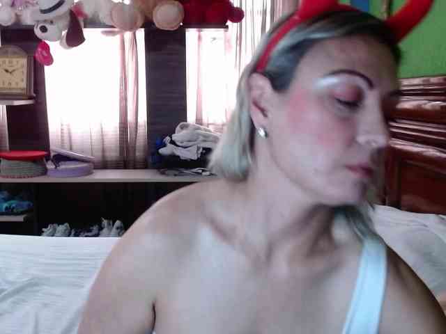 Charlizetheron1 webcam