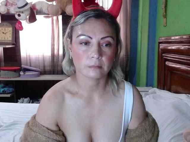 Charlizetheron1 webcam