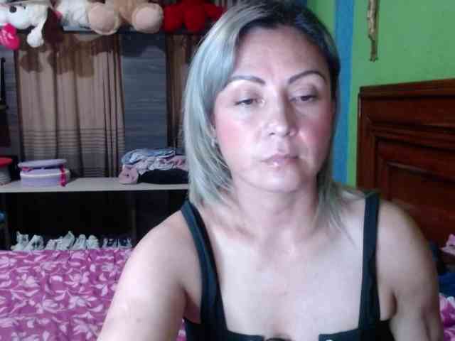 Charlizetheron1 webcam