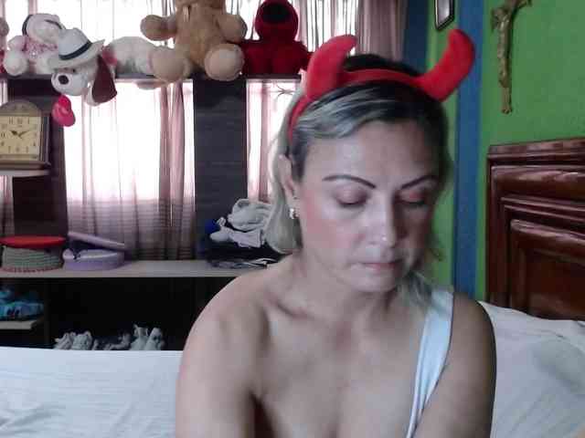 Charlizetheron1 webcam