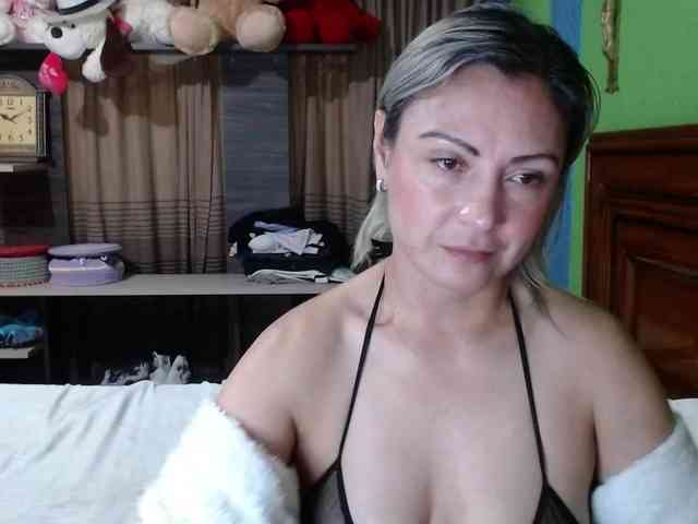 Charlizetheron1 webcam