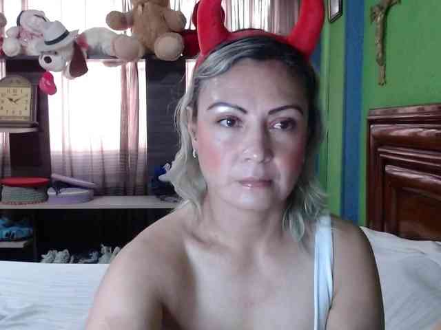 Charlizetheron1 webcam