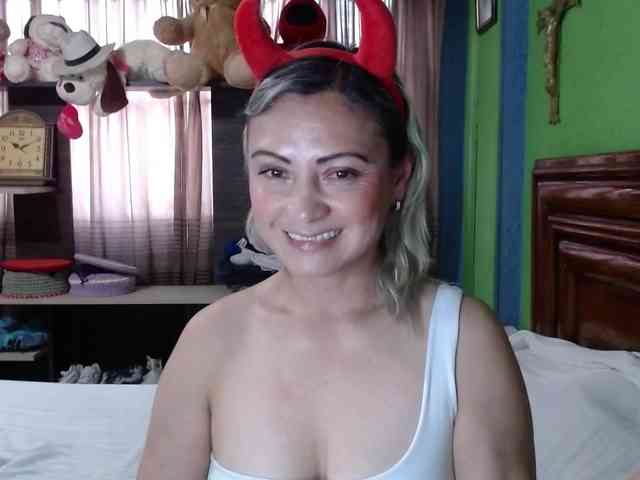 Charlizetheron1 webcam