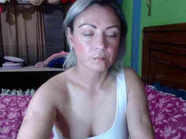 Charlizetheron1 webcam