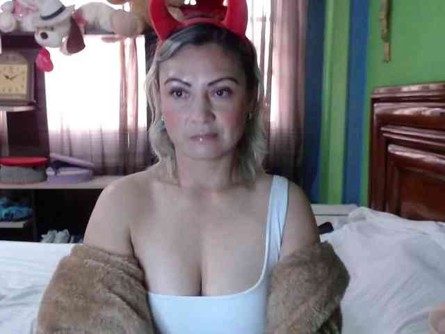 Charlizetheron1 webcam