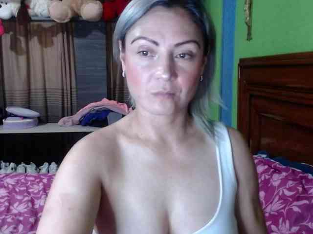 Charlizetheron1 webcam