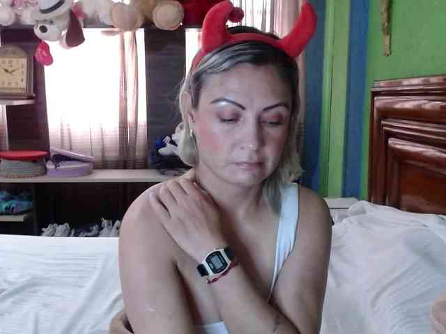 Charlizetheron1 webcam