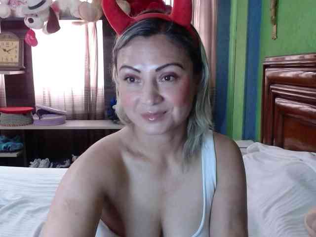 Charlizetheron1 webcam