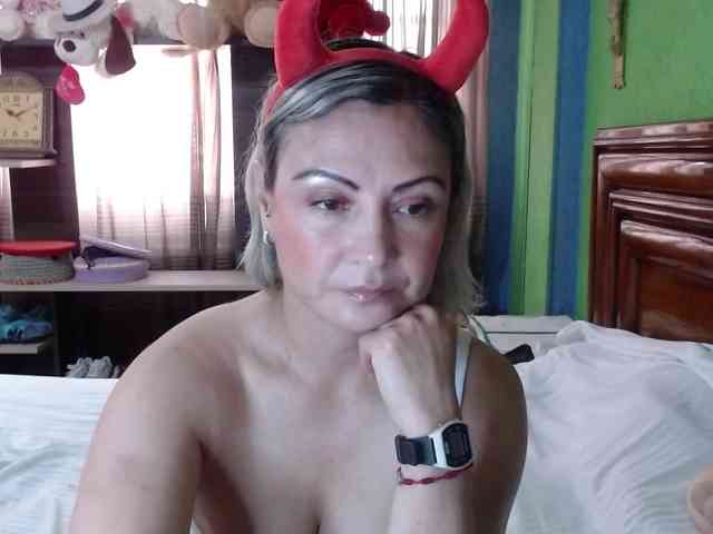 Charlizetheron1 webcam