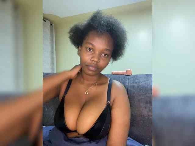 Curvy-maxy9 webcam