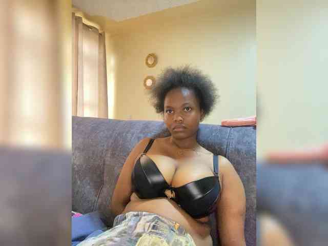 Curvy-maxy9 webcam