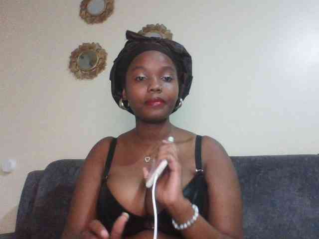 Curvy-maxy9 webcam