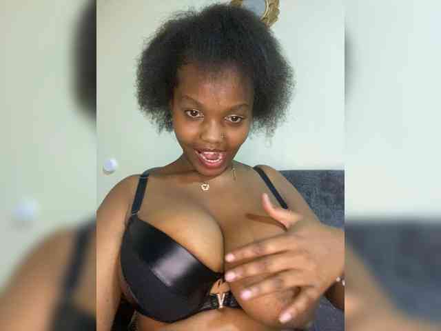 Curvy-maxy9 webcam
