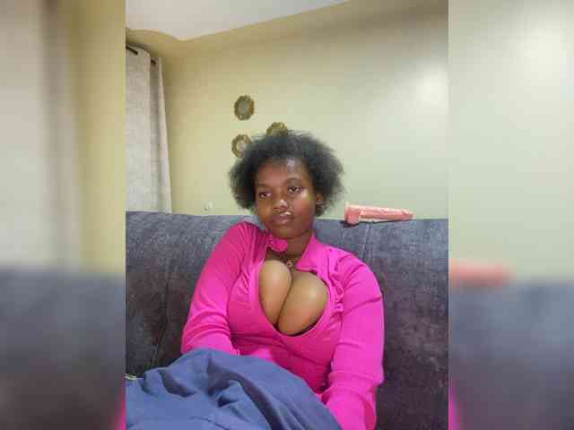 Curvy-maxy9 webcam