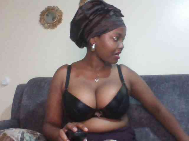 Curvy-maxy9 webcam