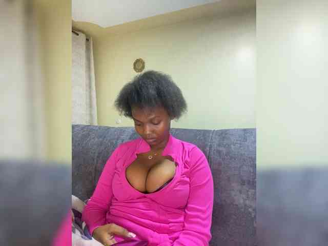 Curvy-maxy9 webcam
