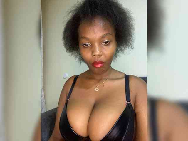 Curvy-maxy9 webcam
